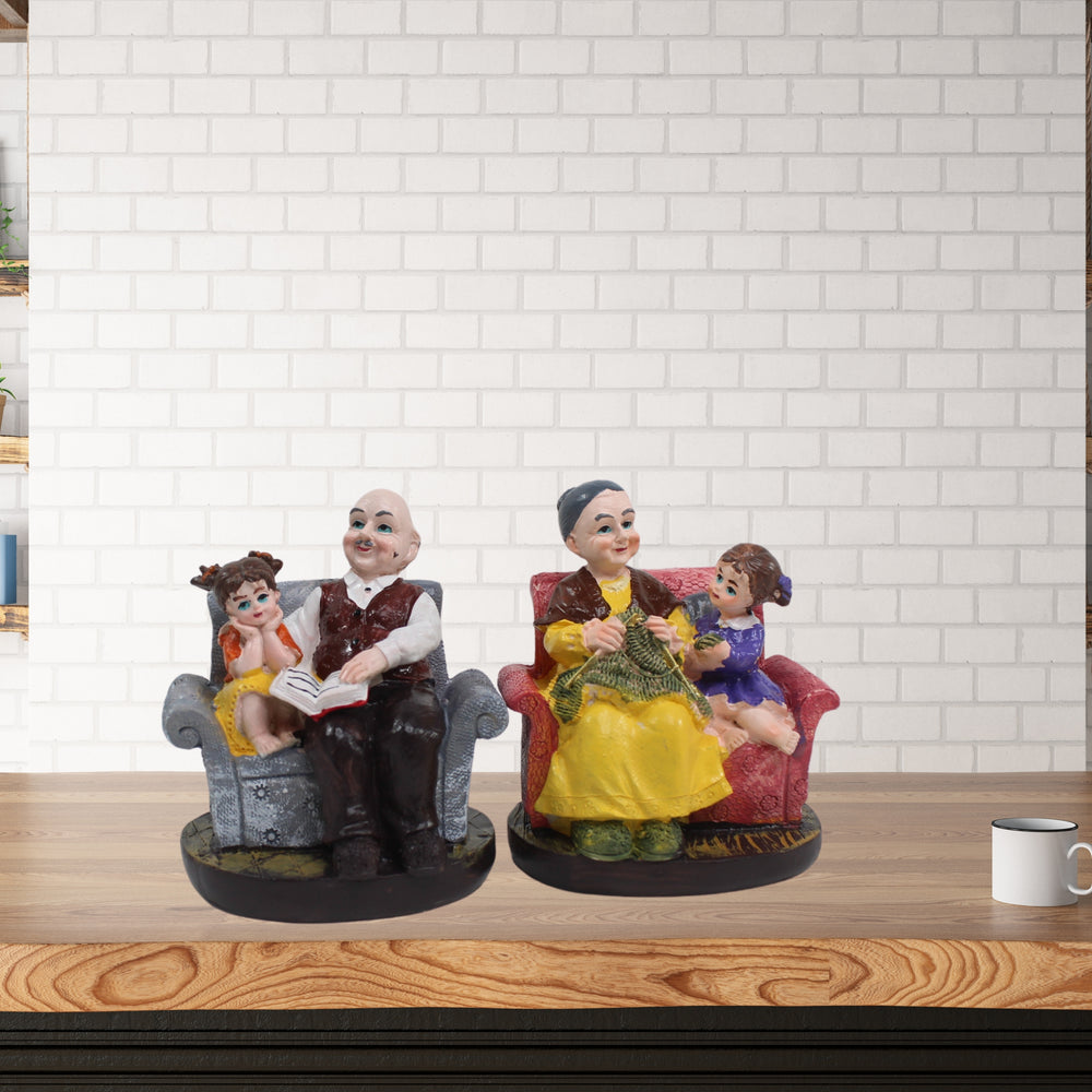 (Set of 2) Grandparents with GrandDaughter