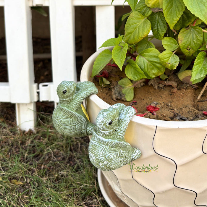 Wonderland Adorable Turtle Pot Hugger Statues - Set of 2 Weather-Resistant Resin Planter Hangers for Indoor & Outdoor Garden Decor