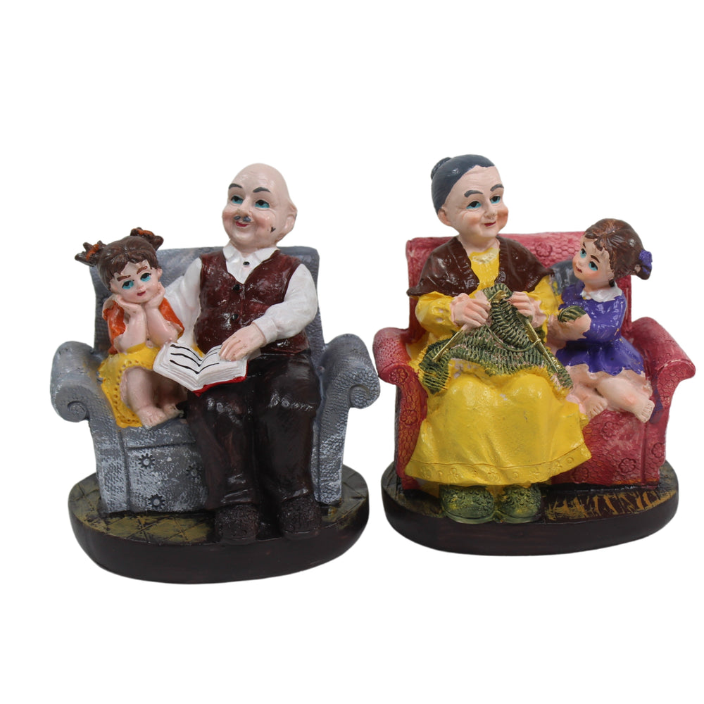 (Set of 2) Grandparents with GrandDaughter