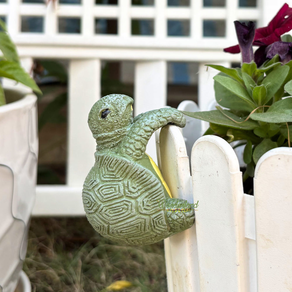 Decorative Turtle Pot Hugger – Weather-Resistant Resin Planter Hugger
