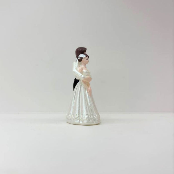 WonderlandCouple Miniature Elegant Resin Bride and Groom Hugging Figurine