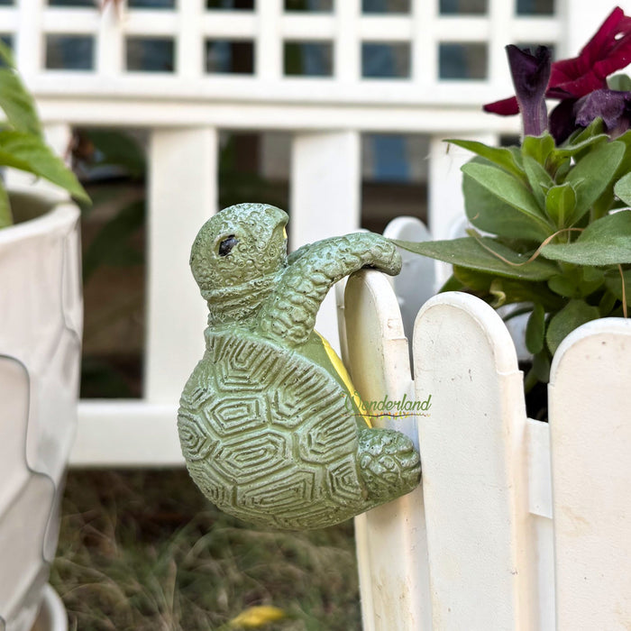 Wonderland Adorable Turtle Pot Hugger Statues - Set of 2 Weather-Resistant Resin Planter Hangers for Indoor & Outdoor Garden Decor