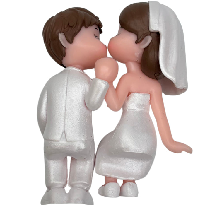 Wonderland set of 2 Miniature Romantic Couple Figurines - Sweet Kissing Bride and Groom Collectible Statues for Car Dashboard, Desk, and Home Shelf Décor | Doll House Accessory | Fairy Garden Accessories