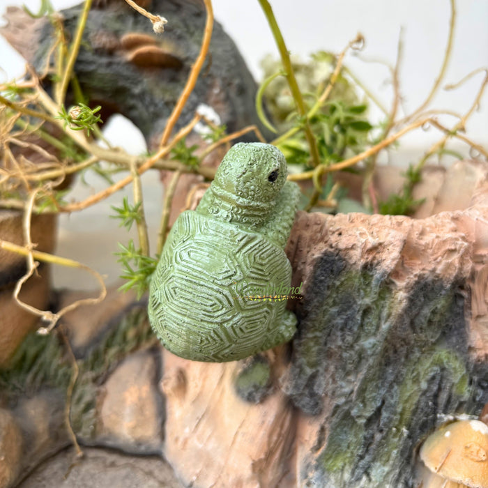 Wonderland Decorative Turtle Pot Hugger – Weather-Resistant Resin Planter Hanger for Indoor & Outdoor Garden Décor