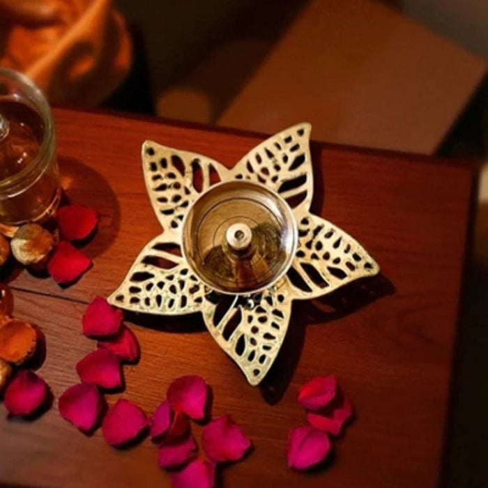 Wonderland Star-Shaped Brass Diya|Oil Lamp with Intricate Cutwork Design|Diya for Puja with Center Wick Holder | Pital Akhand Deep Vilakku for Home Décor |Festive Worship, Housewarming, Marriage