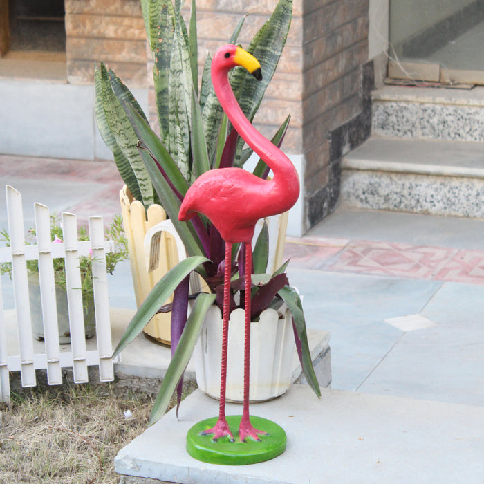 Wonderland (Style 3) pink Flamingo statue