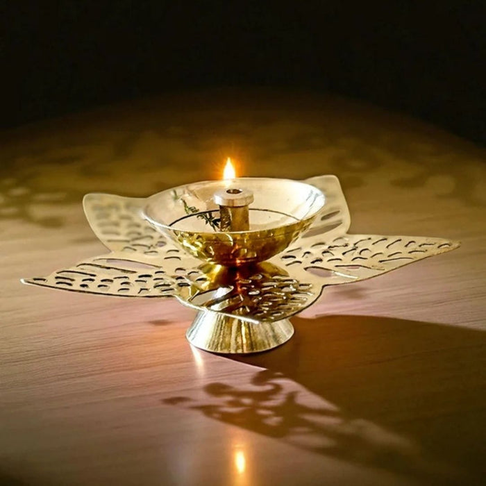 Wonderland Star-Shaped Brass Diya|Oil Lamp with Intricate Cutwork Design|Diya for Puja with Center Wick Holder | Pital Akhand Deep Vilakku for Home Décor |Festive Worship, Housewarming, Marriage