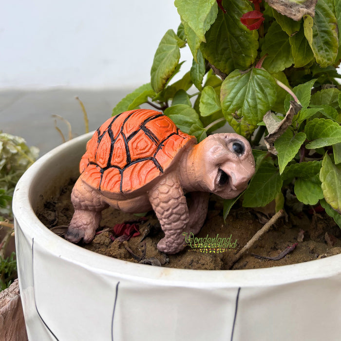 Wonderland Whimsical Climbing Turtle Pot Hangers – Set of 2 Decorative Resin Garden Statues for Planters, Flower Pots, and Vases – Weather-Resistant Outdoor & Indoor Decor