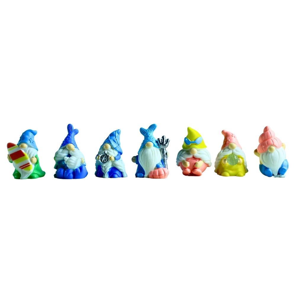 Wonderland (Set of 7 Christmas Mini Gnomes Cute Beach Summer Gnomes Resin Miniature Gnomes Figurines Fairy Garden Accessories