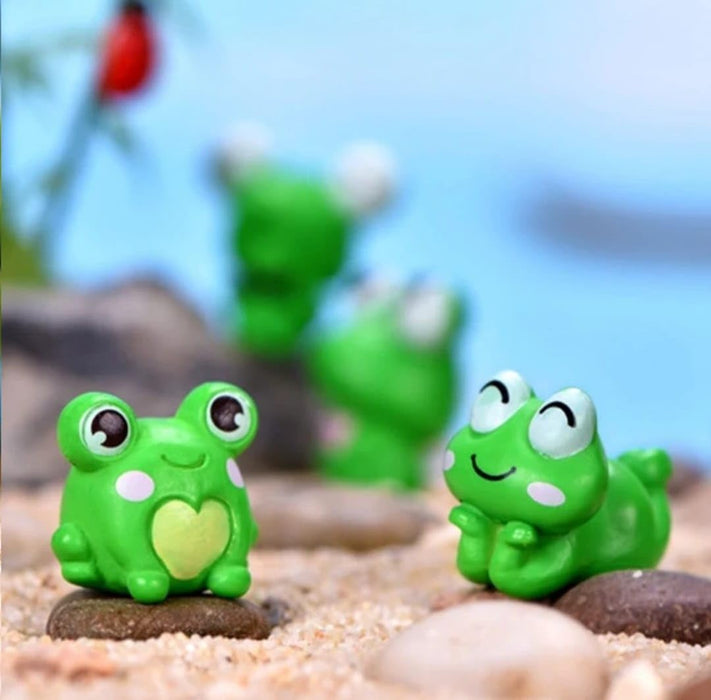 Wonderland 4 Pcs Cute Mini Frog Figurines Set - Tiny Resin Frogs for Fairy Garden, Terrarium & Dollhouse Decor