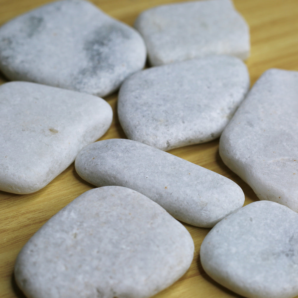 Wonderland Super White Flat |Decorative Pebbles|Garden Pebbles|Colored Pebbles|Smooth pebbles|River Pebbles ( 1 kg pack )