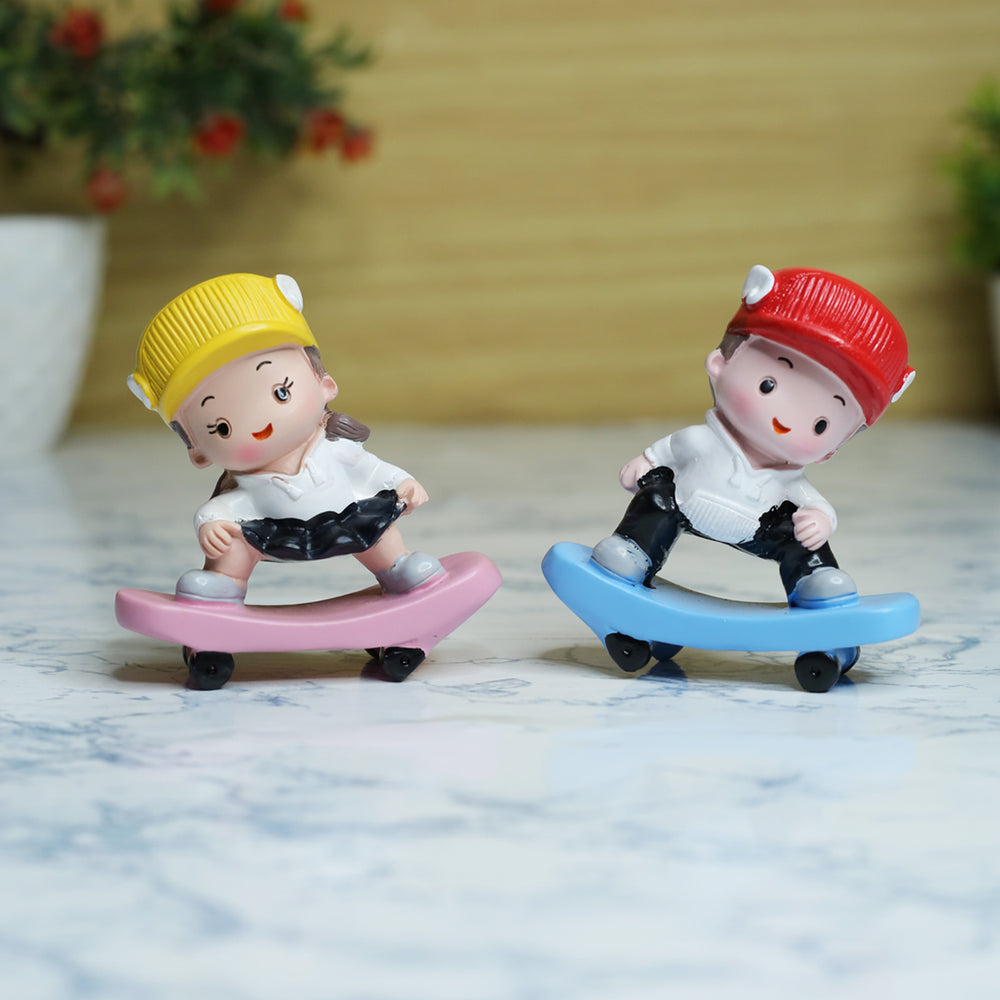 Set of 2 Girl and boy on Stake board Miniature