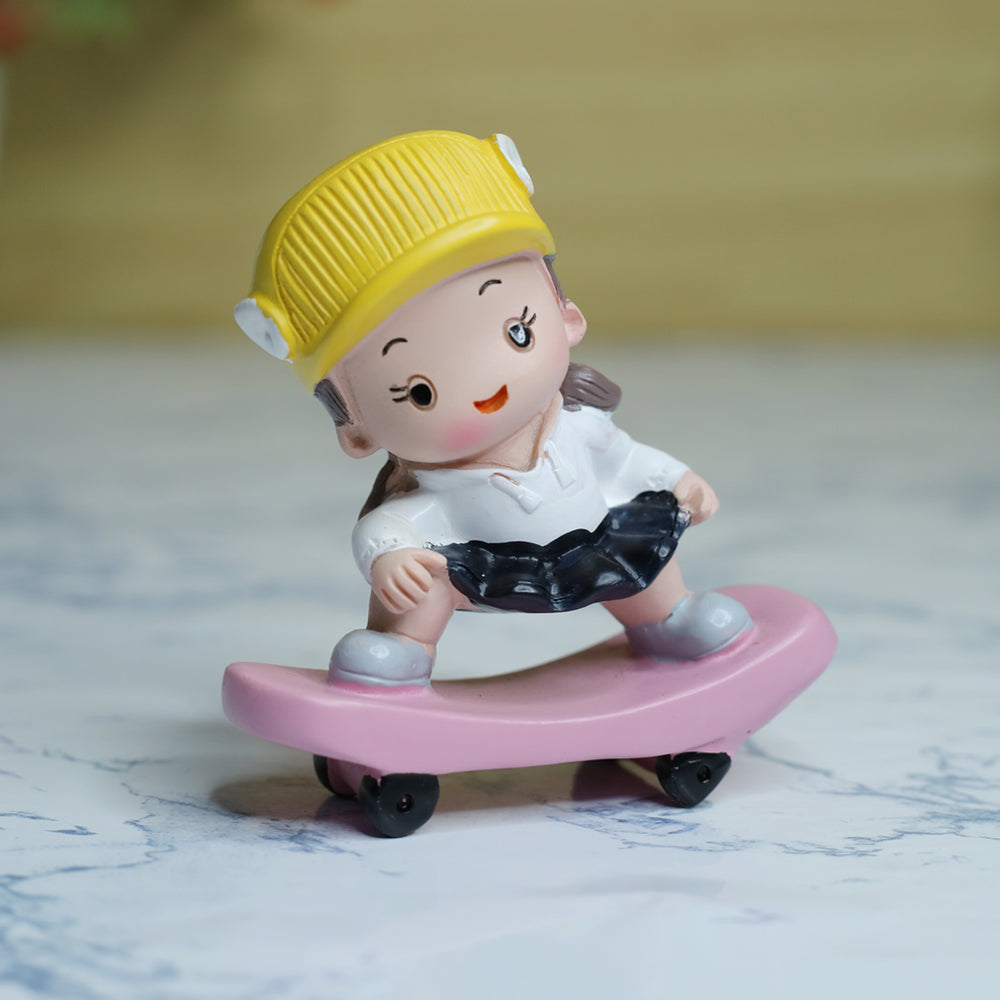 Single piece Girl on stake board Miniature