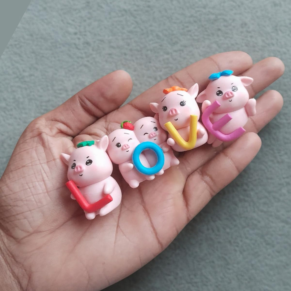 Wonderland Piggy Love (Set of 4)|Miniature toys | Tiny toys |Mini collectibles |Small figures | Miniature dollhouse| Miniature fairy garden accessories| Unique gifts