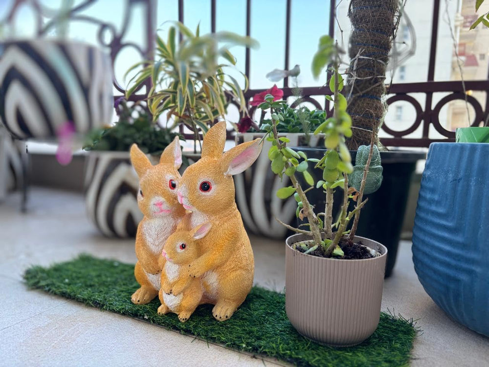 Brown rabbit family statue For Garden Décor