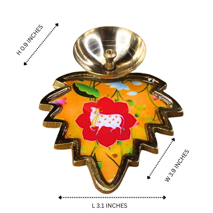 Wonderland 3.1 inch  Brass Diya|Oil Lamp with Meenakari Leaf Design