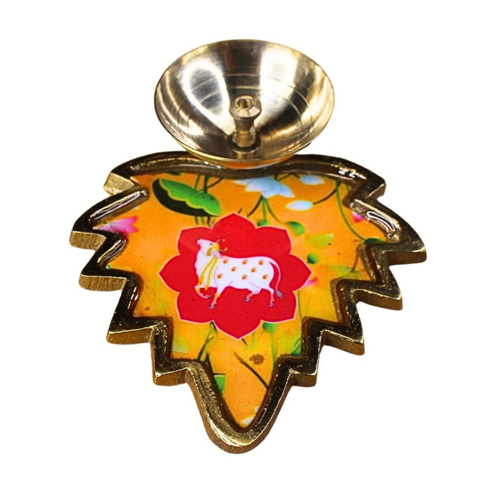 Wonderland 3.1 inch  Brass Diya|Oil Lamp with Meenakari Leaf Design