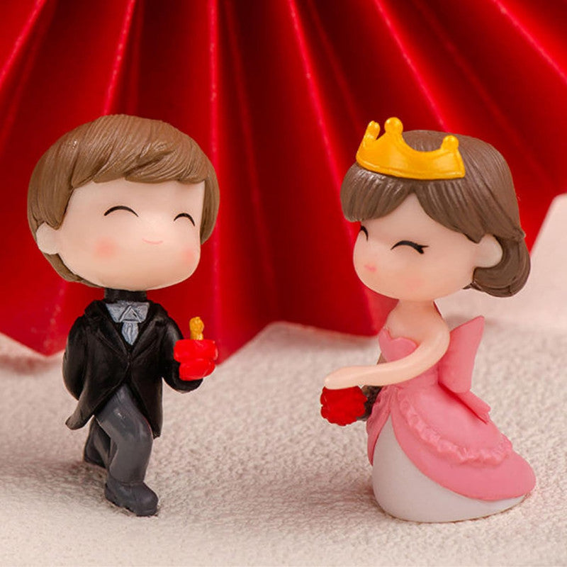 Set of 2 Proposing Couple Miniature| Bonsai Tray Garden Decor | Doll House Accessory | Figurine for Car Dashboard| Fairy Garden Accessory | Boy- 0.5x0.5x1.7 inch Girl- 1x1x2 inch