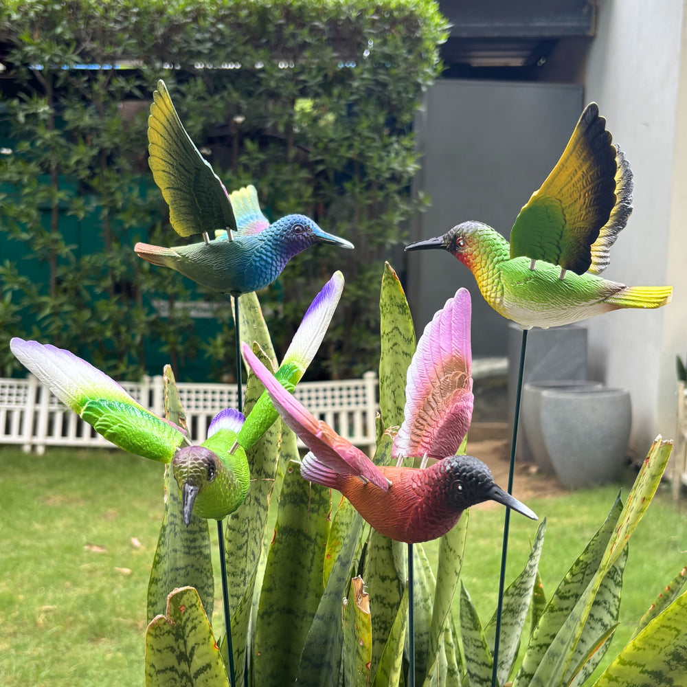Decorative Hummingbird Garden Sticks for Plants & Planters (Set of 4) – Multicolor Waterproof Resin Miniature Birds for Lawn, Balcony, Flower Pot, and Outdoor Home Decor Ornaments