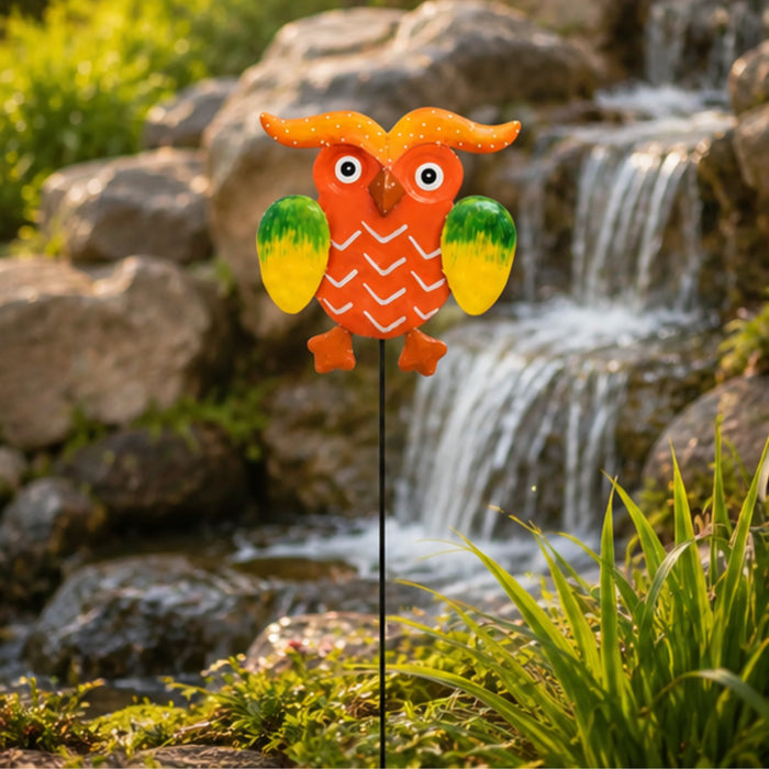 Metal red owl garden stick
