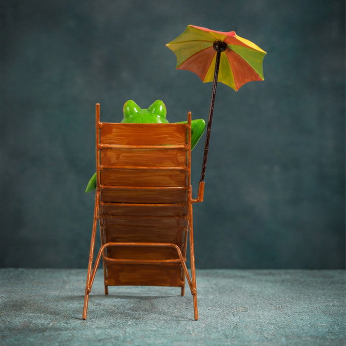 Metal Frog Sleeping Under Umbrella for Home and Garden Decoration
