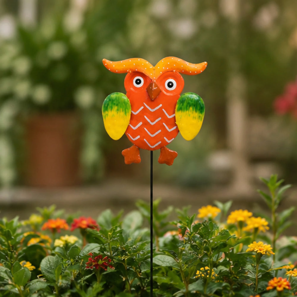 Metal red owl garden stick