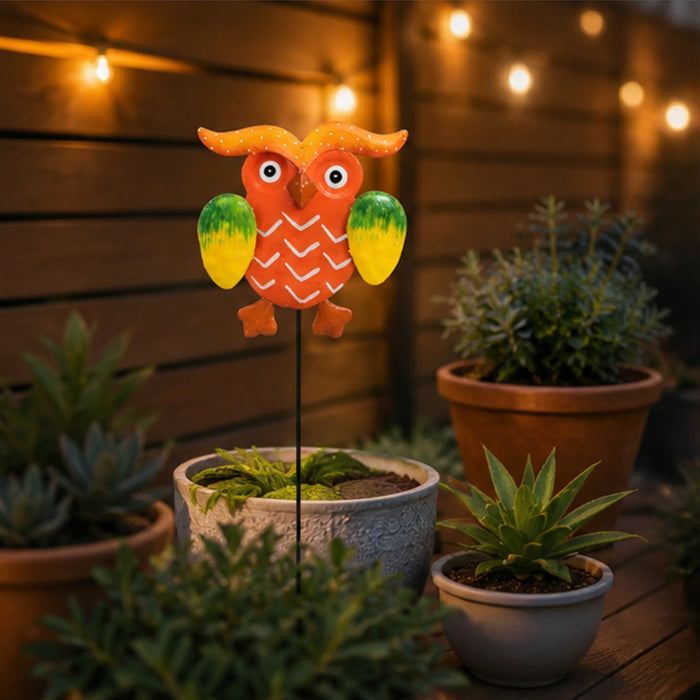 Metal red owl garden stick