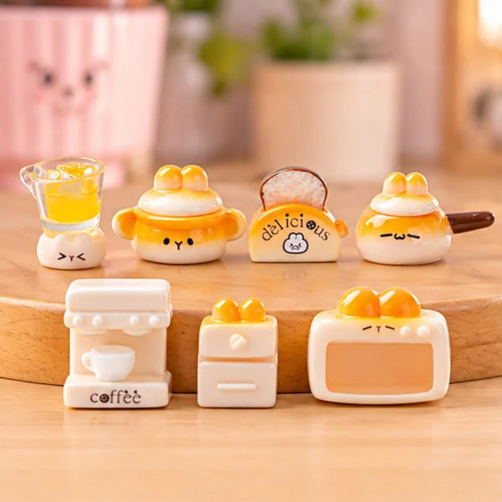 Cute Bread-Themed Miniature Kitchen Appliance Set (7-Piece Plastic Collectible)
