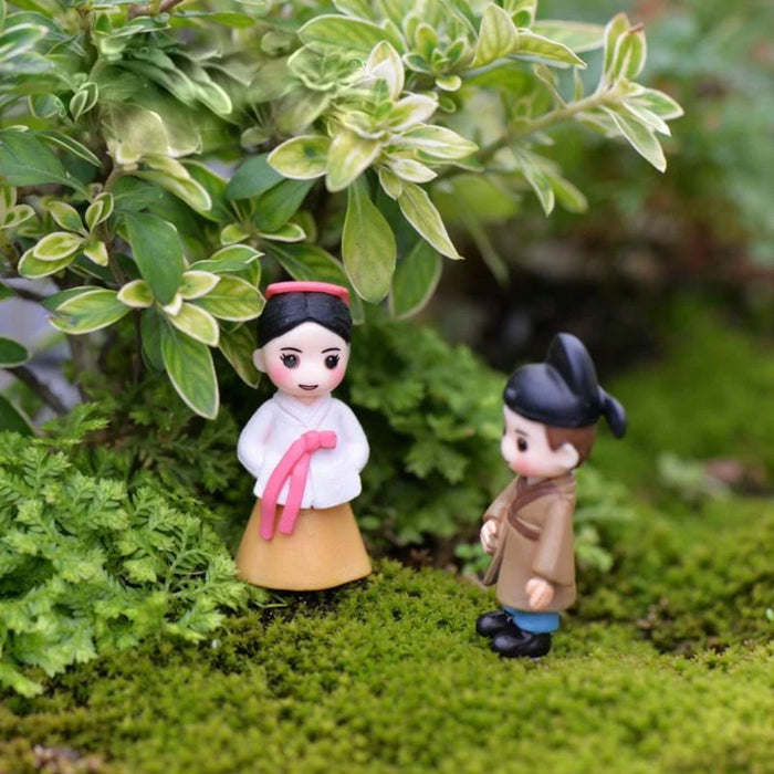 Miniature Cute Traditional Couple Figurines Set of 2 for Garden Decor, Dollhouse, and Micro Landscape Setup