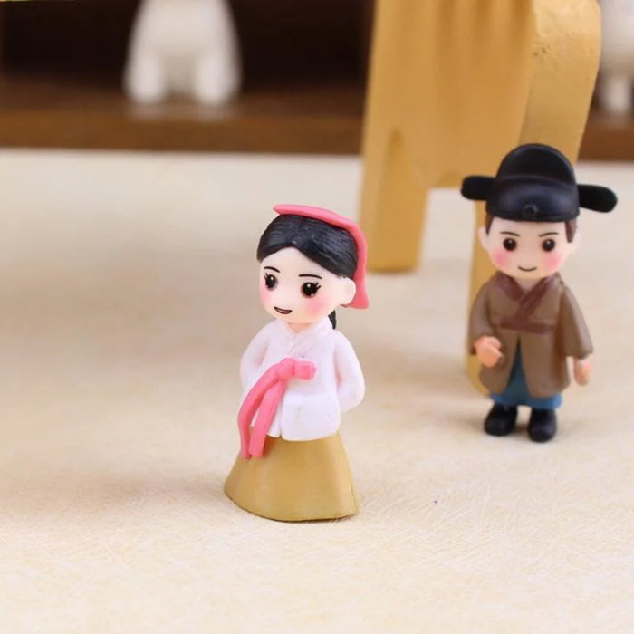 Miniature Cute Traditional Couple Figurines Set of 2 for Garden Decor, Dollhouse, and Micro Landscape Setup