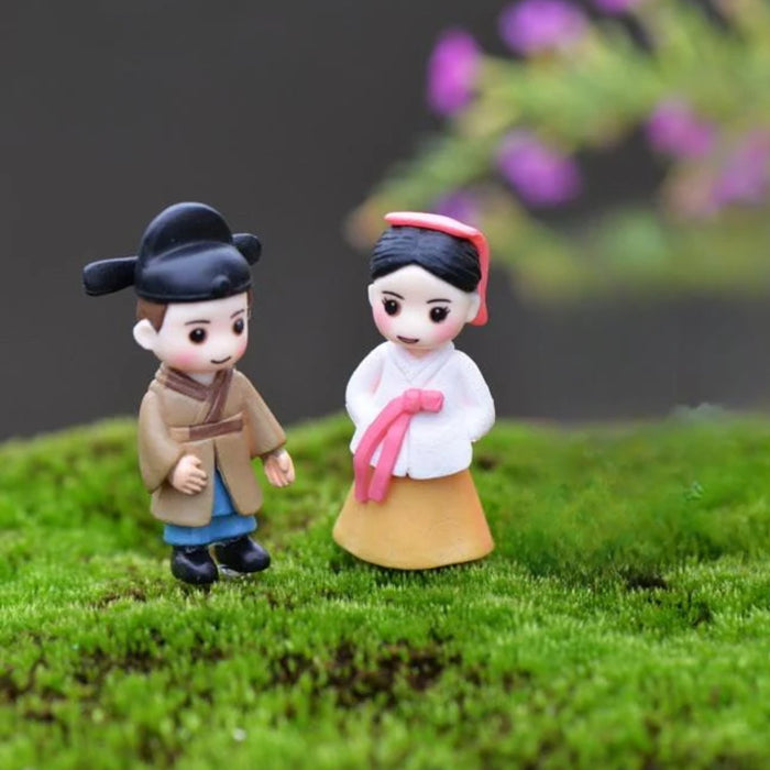 Miniature Cute Traditional Couple Figurines Set of 2 for Garden Decor, Dollhouse, and Micro Landscape Setup