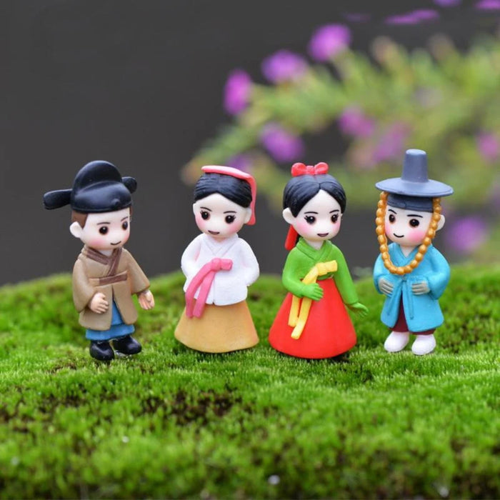 Miniature Cute Traditional Couple Figurines Set of 2 for Garden Decor, Dollhouse, and Micro Landscape Setup