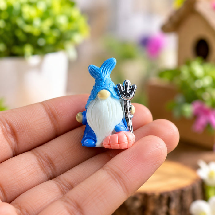 (Set of 7 Christmas Mini Gnomes Cute Beach Summer Gnomes Resin Miniature Gnomes Figurines Fairy Garden Accessories