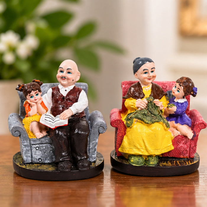(Set of 2) Grandparents with GrandDaughter