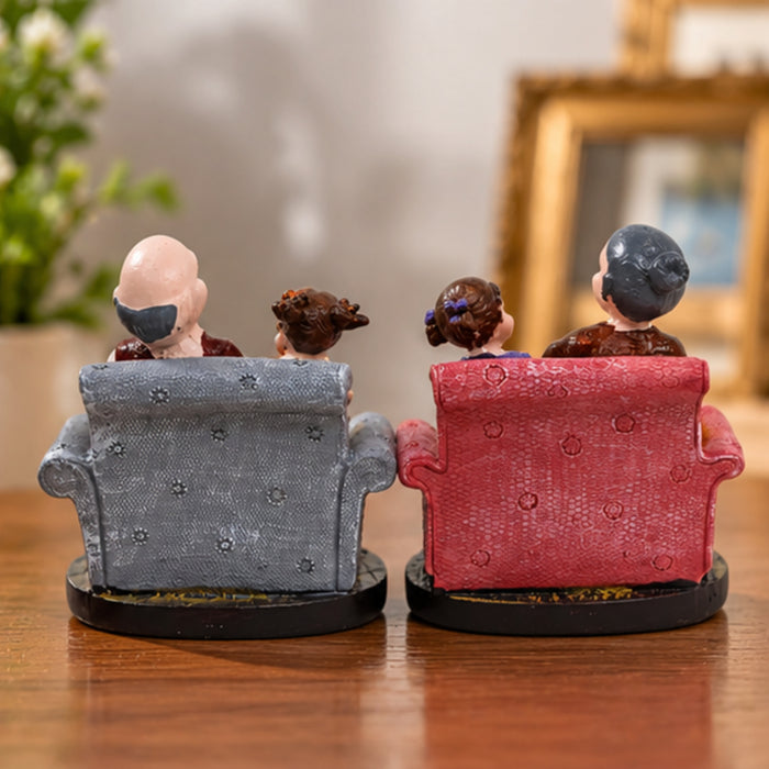 (Set of 2) Grandparents with GrandDaughter
