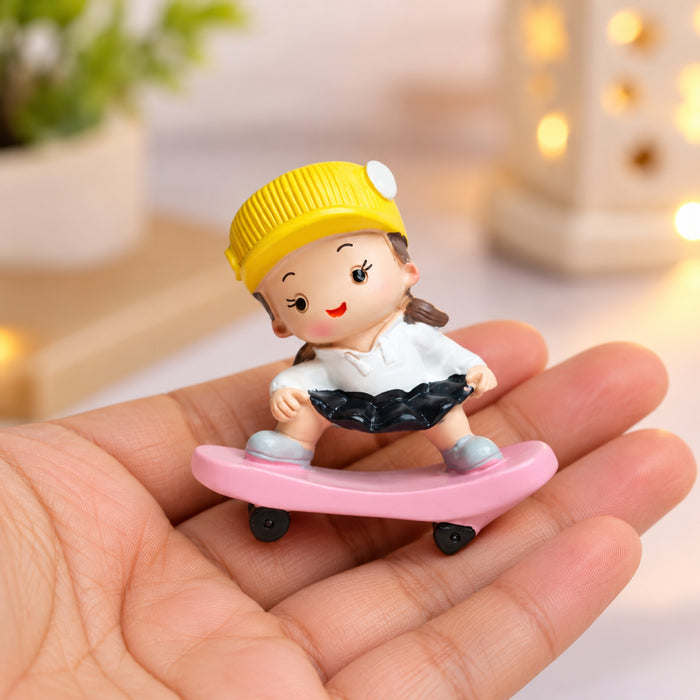 Single piece Girl on stake board Miniature