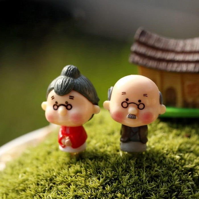 Wonderland Handcrafted Grandparents Miniature Statues – Sweet Elderly Couple Home Decor Figurines for Shelves and Desks| Fairy Garden Accessories, Doll House, DIY Craft, Display (Set of 2)