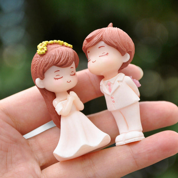 Surpring couple -1 (White)( Miniature toys , cake toppers , small figuine, Valentine couple)
