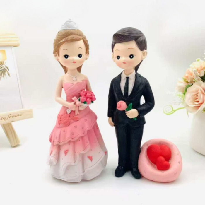 Wonderland Hand-Painted Romantic Marriage Couple Figurine Set