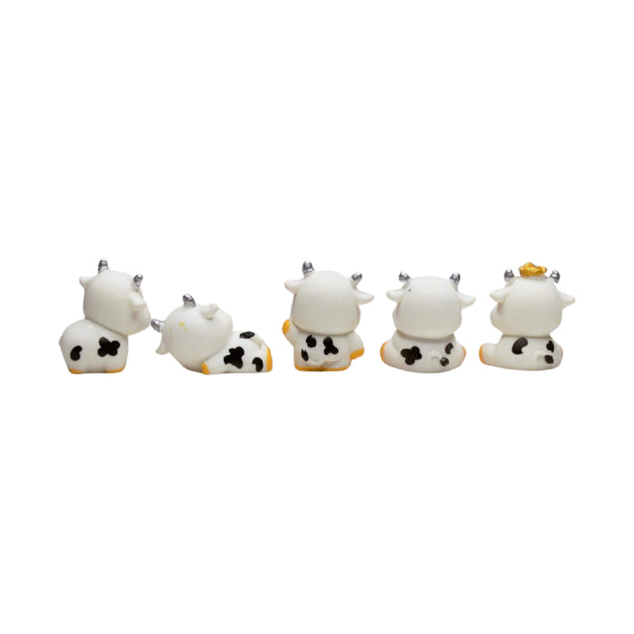 Wonderland imported miniatures ( pack of 6) cows