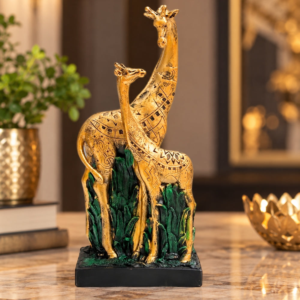 Gold Giraffe Couple Statue with Etched Pattern Design