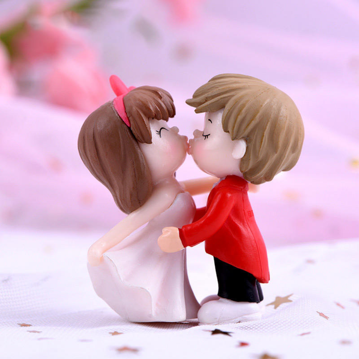 Set of 2 Kissing Couple Miniature| Figurine Fairy Garden Accessories| Doll House Accessory| Bonsai Tray Garden Decor| Craft|- Boy- 0.6x0.2x0.9 inch Girl - 0.6x0.6x0.9 inch