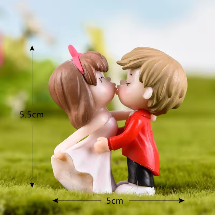 Set of 2 Kissing Couple Miniature| Figurine Fairy Garden Accessories| Doll House Accessory| Bonsai Tray Garden Decor| Craft|- Boy- 0.6x0.2x0.9 inch Girl - 0.6x0.6x0.9 inch