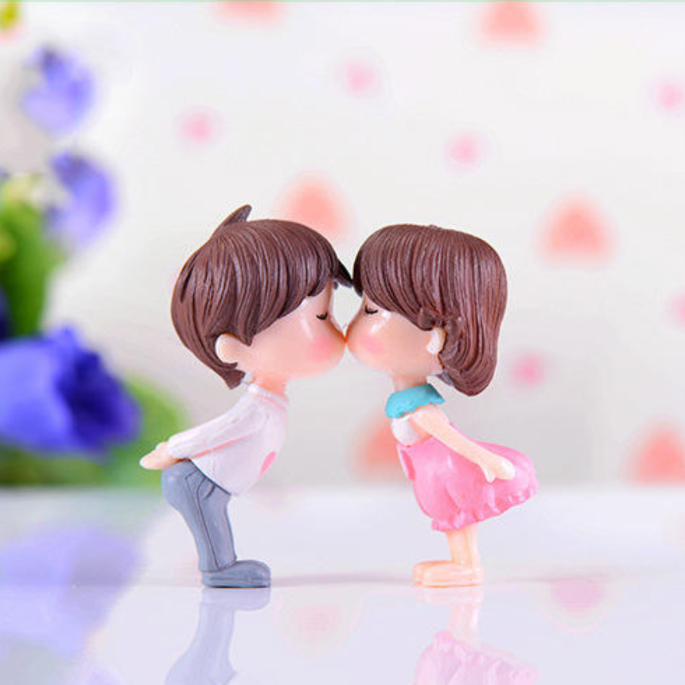 Set of 2 Kissing Couple Miniature| Figurine for Car Dashboard | Tray Garden Accessory | Doll House | Showpiece for Home Decor - Boy -0.9x0.7x2.16 Girl- 1.9x0.7x2 inches