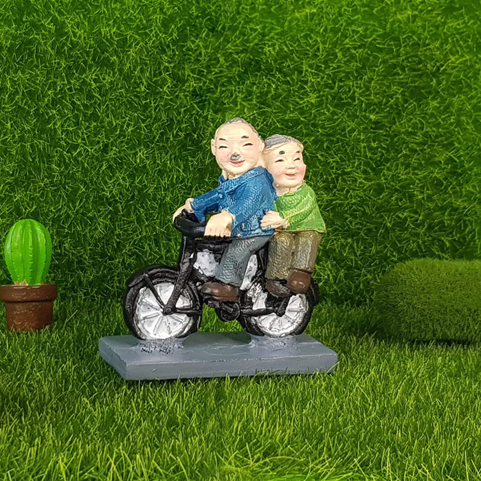 Old Couple on Cycle (Single pc) Miniature Garden Decorations, Terranium décor, Miniature Fairy Garden