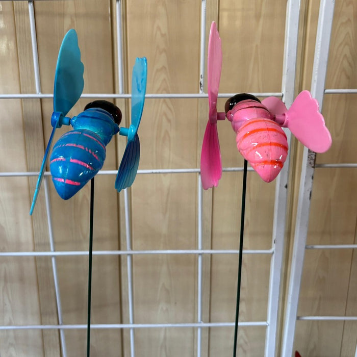 Whimsical Garden Wind Spinner – Decorative Flying Bee Stake (Set of 2, Pink & Blue)