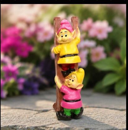 Resin Funny 2 Gnomes on Ladder Santa Idol, Standard