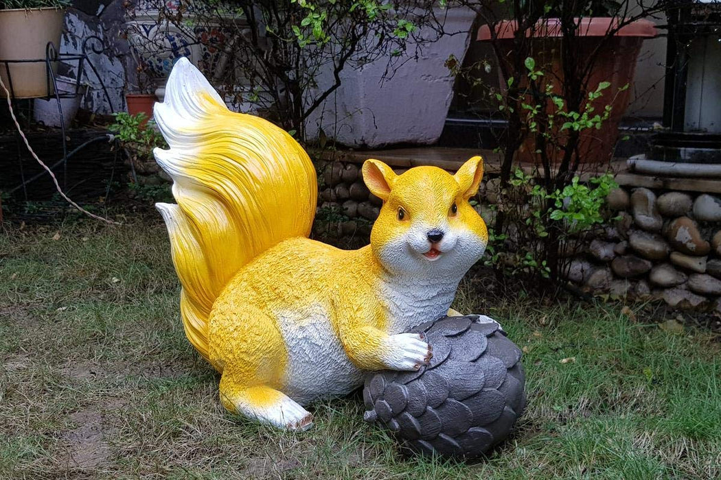 Big Sitting Squirrel for Balcony and Garden Decoration