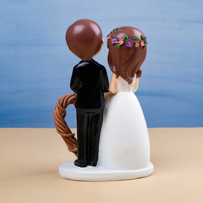 5.5 inch Hand-Painted Sweetheart Wedding Couple Figurine