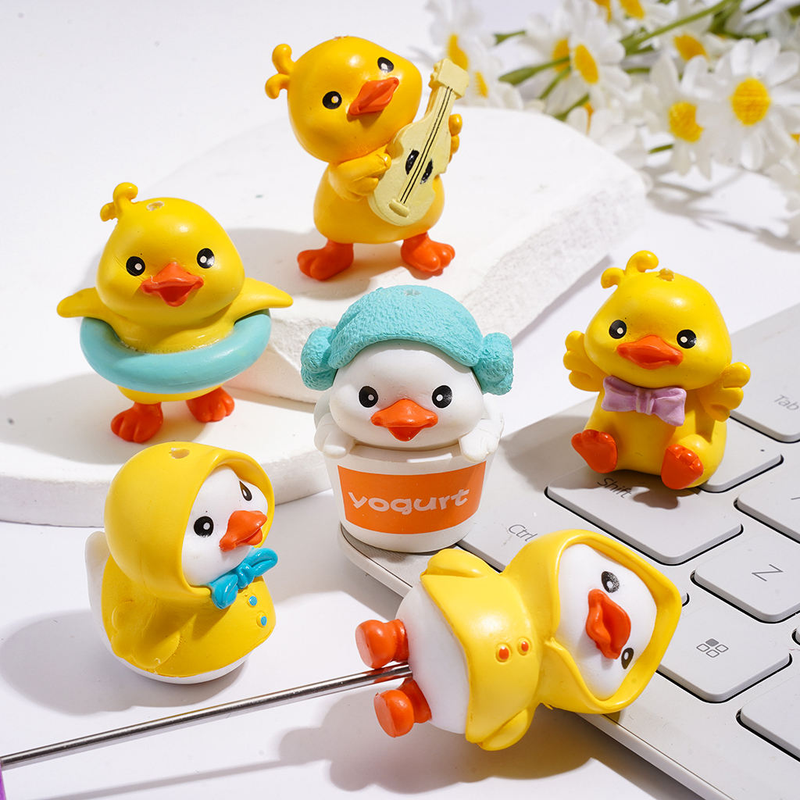Cute Little Duck Figurines – Set of 5 Miniature Plastic Ducks for Home Decor & Desk Accessories
